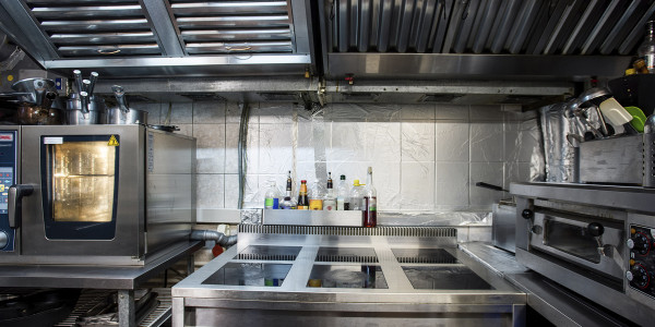 Limpiezas de Conductos de Extracción y Ventilación Alcantarilla · Cocina de Kebabs
